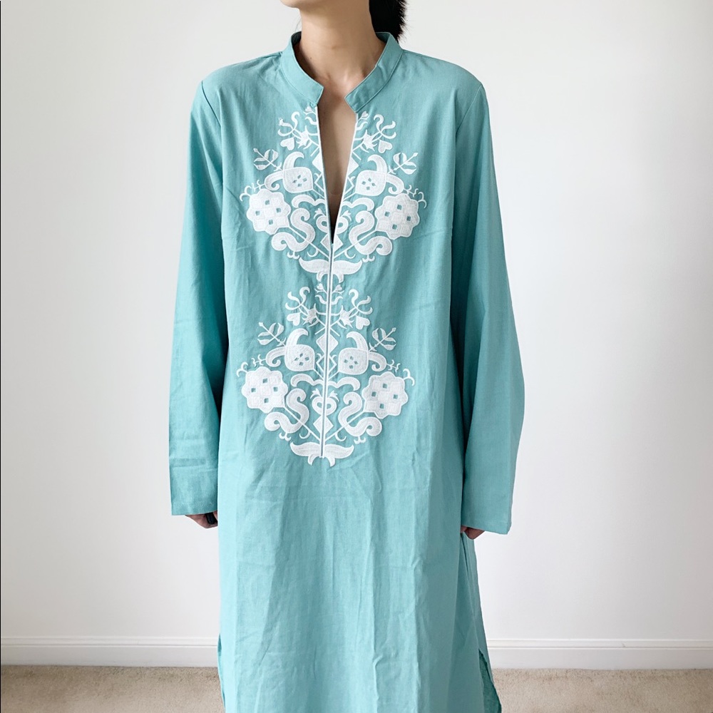 EMBROIDERED RESORT MAXI DRESS - Picture 2 of 8